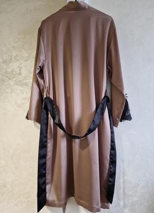 Бежево-пудровий халат з чорним мереживом lingerie3 фото