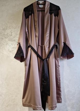 Бежево-пудровий халат з чорним мереживом lingerie
