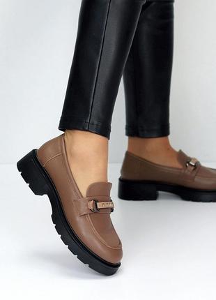 Кожаные женские коричневые лоферы на каблуке весенне осенние туфли натуральная кожа весна осень3 фото