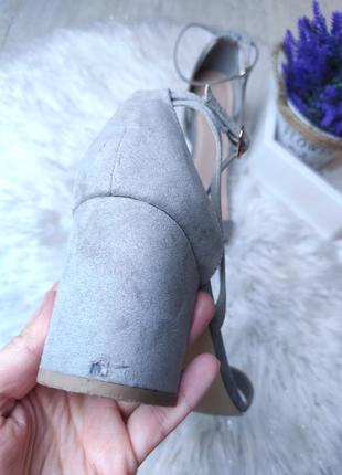 Босоніжки туфлі з квадратним носком на невисоких підборах екозамш4 фото