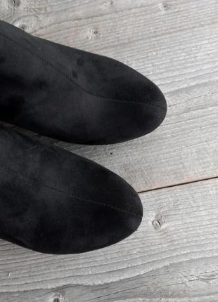 Чорні ботильйони черевики замшеві ланцюжком на високому широкому каблуку осінні демі лабутен стріпи2 фото