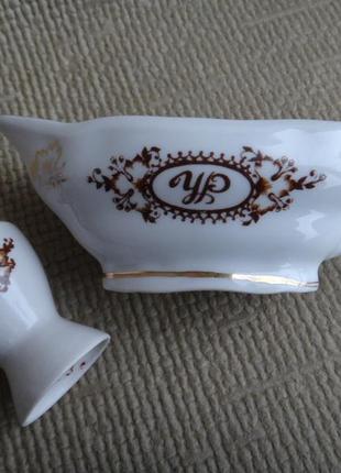 Соусник и солонка, корстень, фарфор.