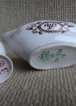 Соусник и солонка, корстень, фарфор.