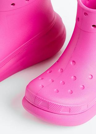 Крокс краш чоботи гумові жіночі рожеві crocs crush rain boot juice10 фото