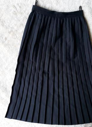 Черная юбка с плиссировкой