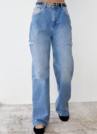 Женские джинсы с декоративными разрезами на бедрах10 фото