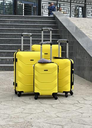 Міні ударостійка пластикова wings валіза дорожня xs на колесах польща ручна поклажа 24 l