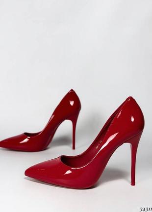 Червоні базові туфлі човники на високих підборах1 фото