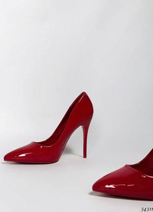 Червоні базові туфлі човники на високих підборах9 фото