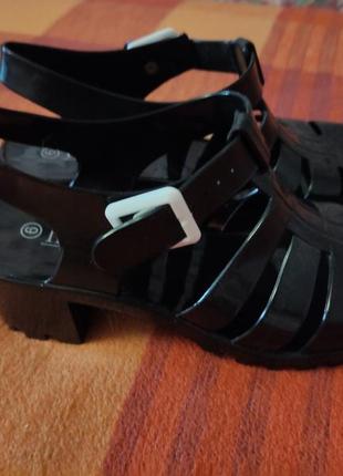 Резинові босоніжки