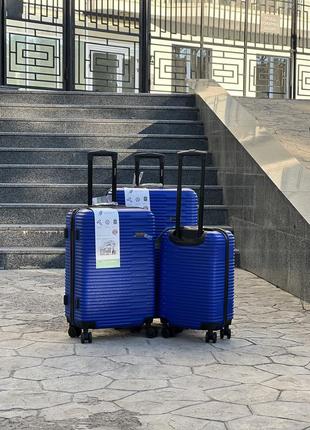 Ударопрочный пластиковый средний чемодан дорожный m на колесах 75 литров horoso2 фото
