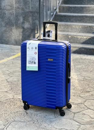 Ударопрочный пластиковый средний чемодан дорожный m на колесах 75 литров horoso6 фото