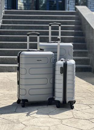 Ударопрочный пластиковый большой чемодан дорожный l на колесах 110 литров2 фото
