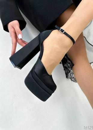 Туфлі на високих підборах платформі чорні з ремінцем жіночі6 фото