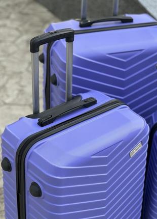 Ударопрочный пластиковый средний чемодан дорожный m на колесах 75 литров5 фото