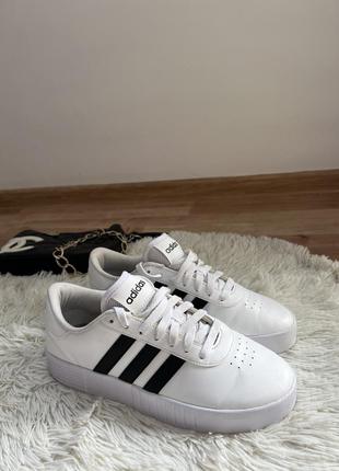Кросівки adidas