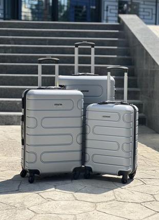 Ударопрочный пластиковый средний чемодан дорожный m на колесах 75 литров