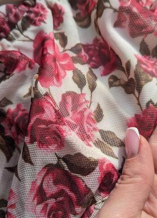 Стильна коротка сукня на тонких бретелях зі стяжкою на ніжці в квітковий принт сітка4 фото