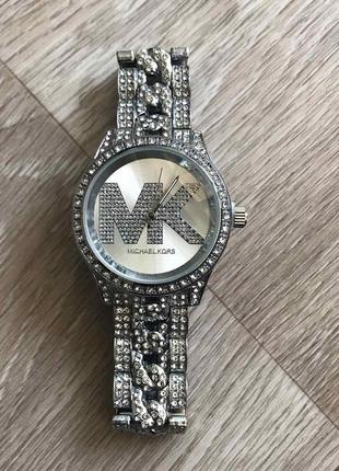 Женские часы michael kors качественные . брендовые наручные часы с камнями золотистые серебристые серебро2 фото