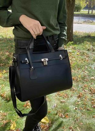 Жіноча велика сумка з замочком чорна еко шкіра, сумочка на плече з декоративним замком4 фото