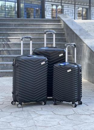 Ударопрочный пластиковый большой чемодан дорожный l на колесах 110 литров3 фото