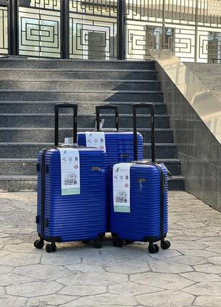Ударопрочный пластиковый большой чемодан дорожный l на колесах 110 литров horoso1 фото