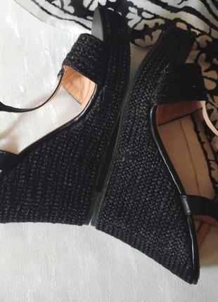 Нові плетені кіскою босоніжки на платформі erra ladies shoes, чорні8 фото