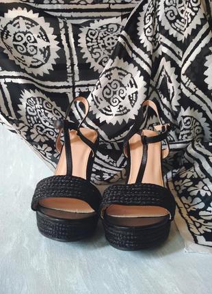 Нові плетені кіскою босоніжки на платформі erra ladies shoes, чорні10 фото
