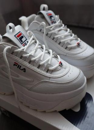 Білі кроси на платформі fila disruptor ii wedge2 фото