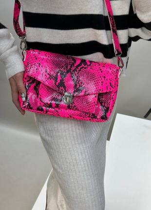 Розовая неоновая сумка клатч питон фуксия кожа натуральная