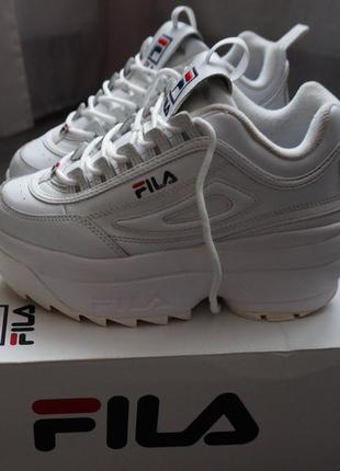 Білі кроси на платформі fila disruptor ii wedge7 фото