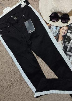 Круті чорні джинси скінні з лампасами/штани3 фото