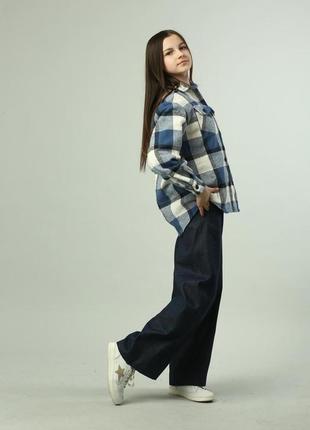 Костюм сорочка та джинси широкі на дівчинку синій4 фото