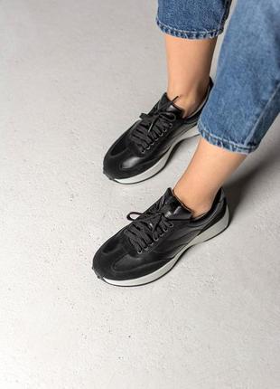 Жіночі легкі кросівки чорного кольору із натуральної шкіри.2 фото