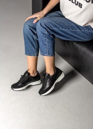 Жіночі легкі кросівки чорного кольору із натуральної шкіри.3 фото