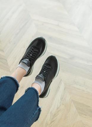 Жіночі легкі кросівки чорного кольору із натуральної шкіри.5 фото