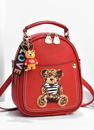 Детский мини рюкзак сумочка трансформер с мишкой, маленький прогулочный рюкзачок с брелком для девочек красный