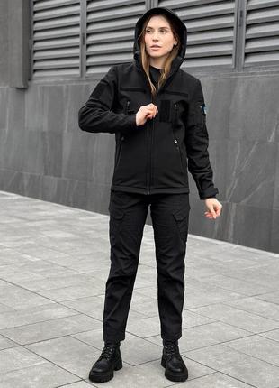 Черная демисезонная куртка с карманами из софтшела pobedov motive с липучками женская5 фото
