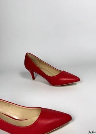 Туфли лодочки красные на устойчивом низком каблуке6 фото