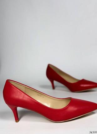 Туфли лодочки красные на устойчивом низком каблуке5 фото