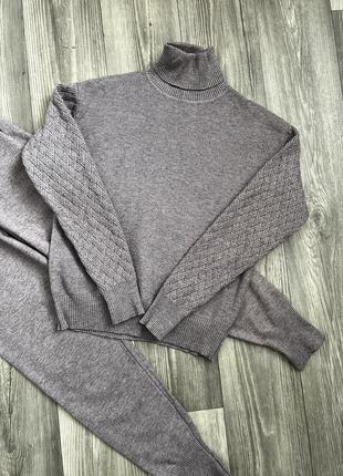 Теплий вʼязаний трикотажний костюм светр і джогери4 фото
