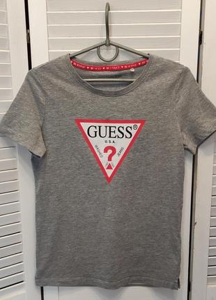 Футболка guess 
оригінал4 фото