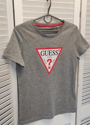 Футболка guess 
оригінал2 фото