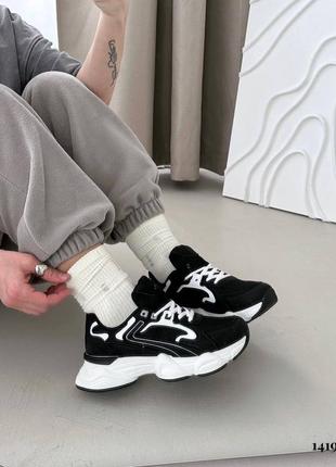 Жіночі кросівки