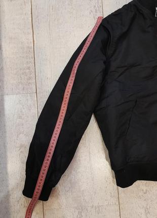 Чорний стильний демисезонний бомбер куртка5 фото