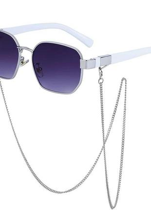 Очки 2024 солнцезащитные с серебристой цепочкой в комплекте