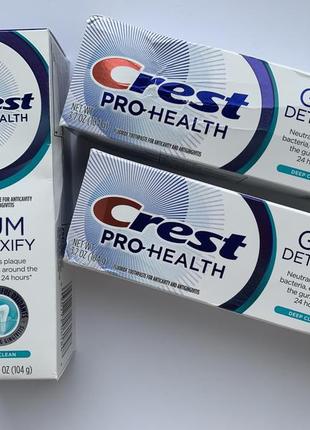 Глибоке очищення зубів та усунення бактерій із зубною пастою crest gum detoxify deep clean 104 g