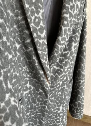 Стильне пальто з анімалістичним принтом в стилі zara4 фото