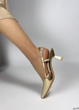 Жіночі туфлі слінгбеки на низьких підборах9 фото