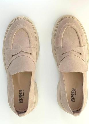 Бежевые замшевые туфли лоферы пудровые мокасины женская обувь больших размеров cosmo shoes lofer beige vel bs6 фото